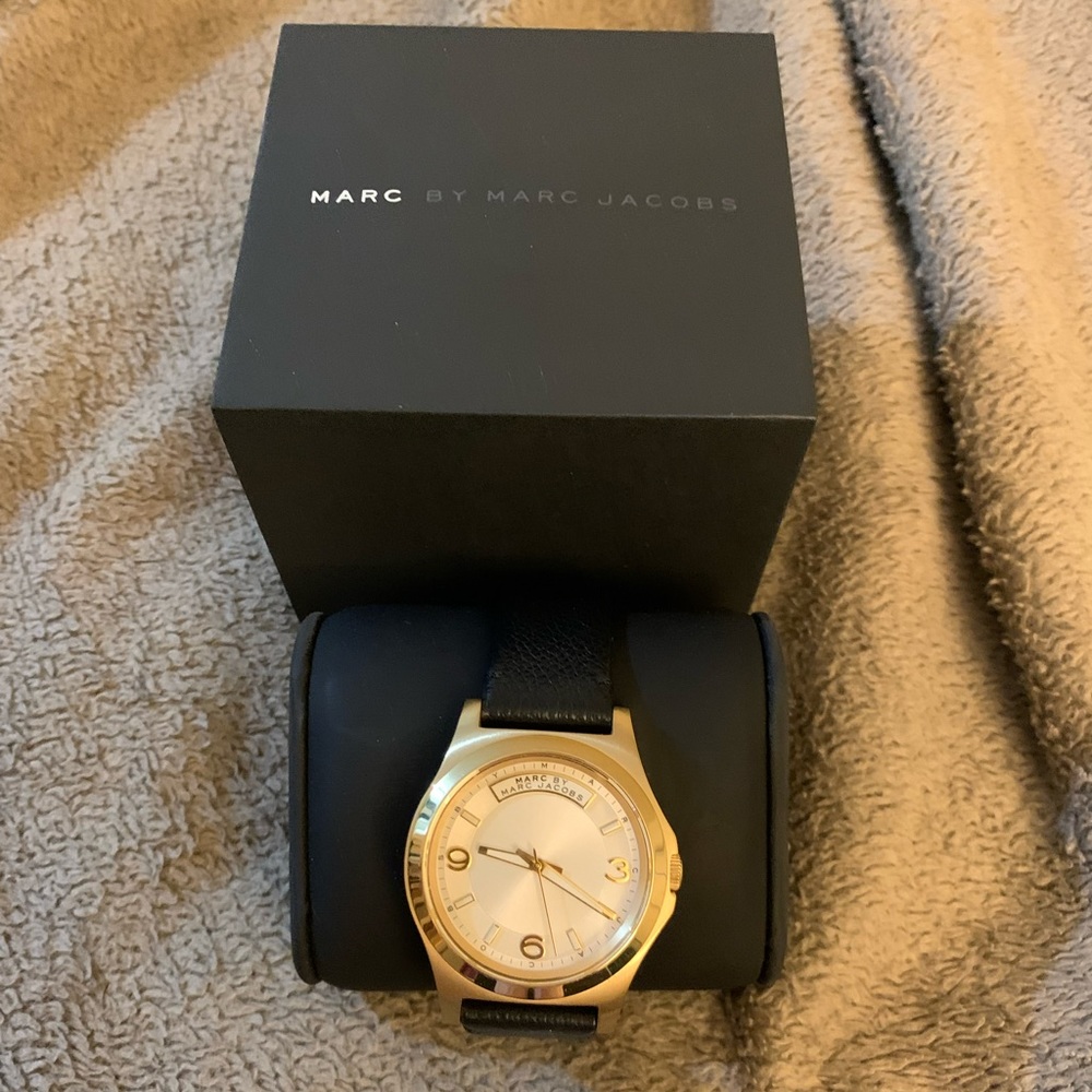 Marc Jacobs Women's MBM1264
'Dave' Black Leather Watch Black